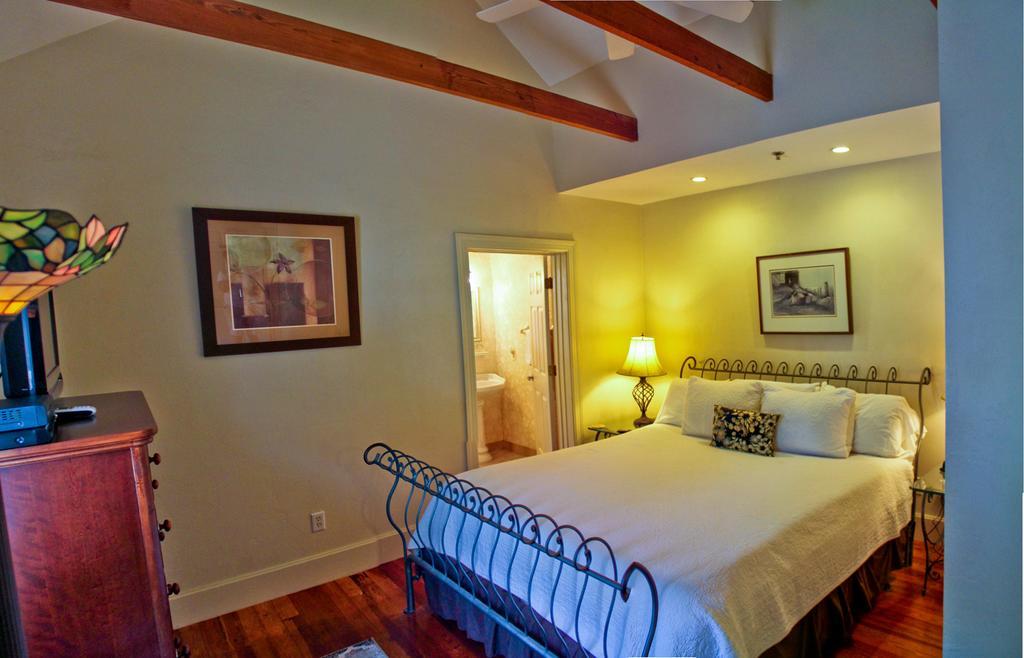 Night Swan Intracoastal Bed & Breakfast New Smyrna Beach Exterior photo