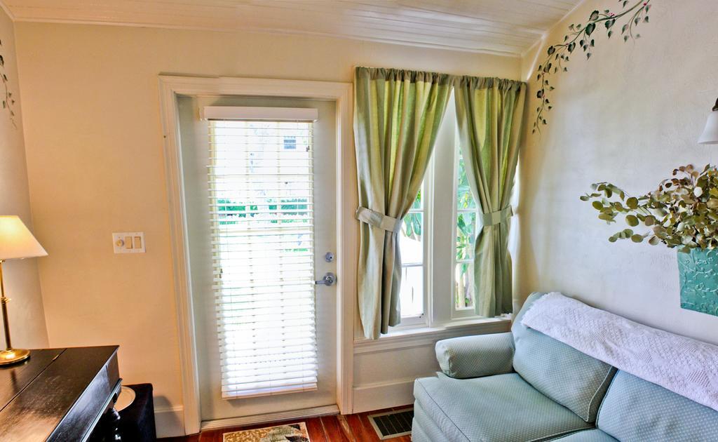 Night Swan Intracoastal Bed & Breakfast New Smyrna Beach Exterior photo