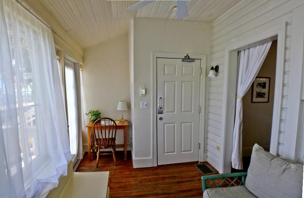 Night Swan Intracoastal Bed & Breakfast New Smyrna Beach Exterior photo